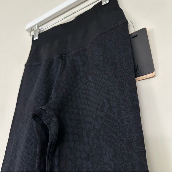 Nux Snake Printed Black Leggings - Picture 5 of 10
